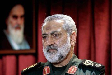 سردار شکارچی: متأسفیم برای یک مشت آدم قوی با بیان کثیف که می‌خواهند تسلیم آمریکا شویم؛ خاک بر سر آنها / مرگ بر لیبرال‌های نفوذی و عوامل دشمن که عشق‌شان برده شدن است