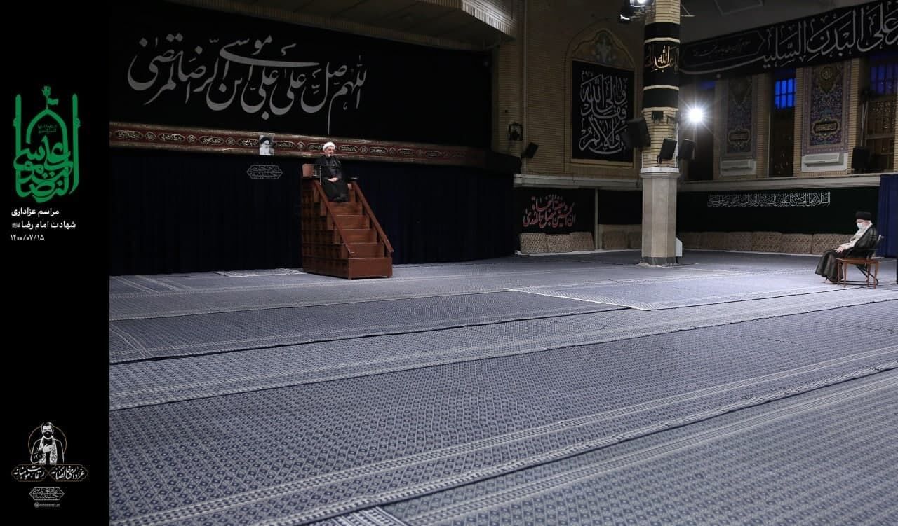 حضور رهبر انقلاب  در مراسم عزاداری امام رضا علیه‌السلام + عکس
