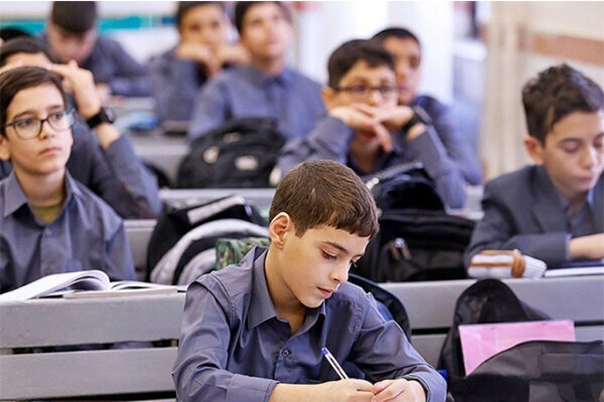 الزام دانش‌آموزان به حضور در مدرسه با پلاک حاوی نام صحت دارد؟