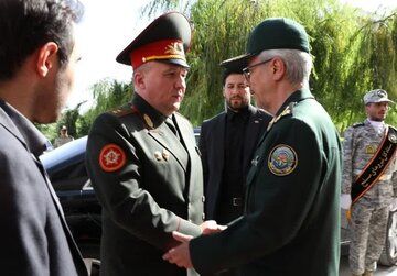  وزیر دفاع بلاروس با سرلشکر باقری دیدار کرد + عکس