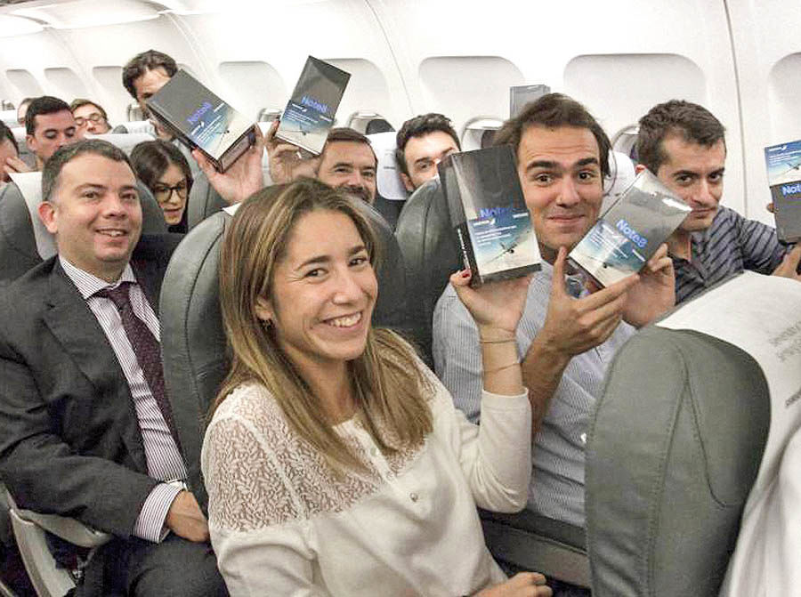 هدیه موبایلی به مسافران یک پرواز