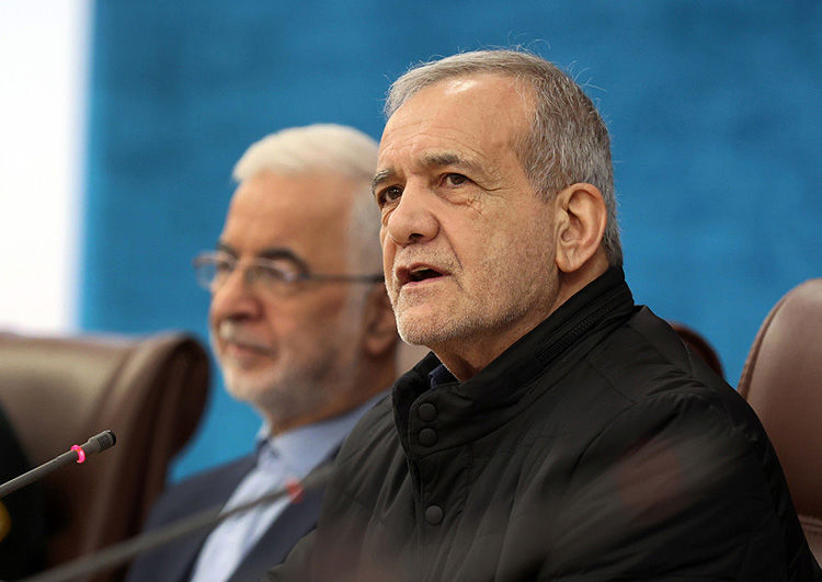 رضایت‌ مردم در راس تمام تصمیمات باشد