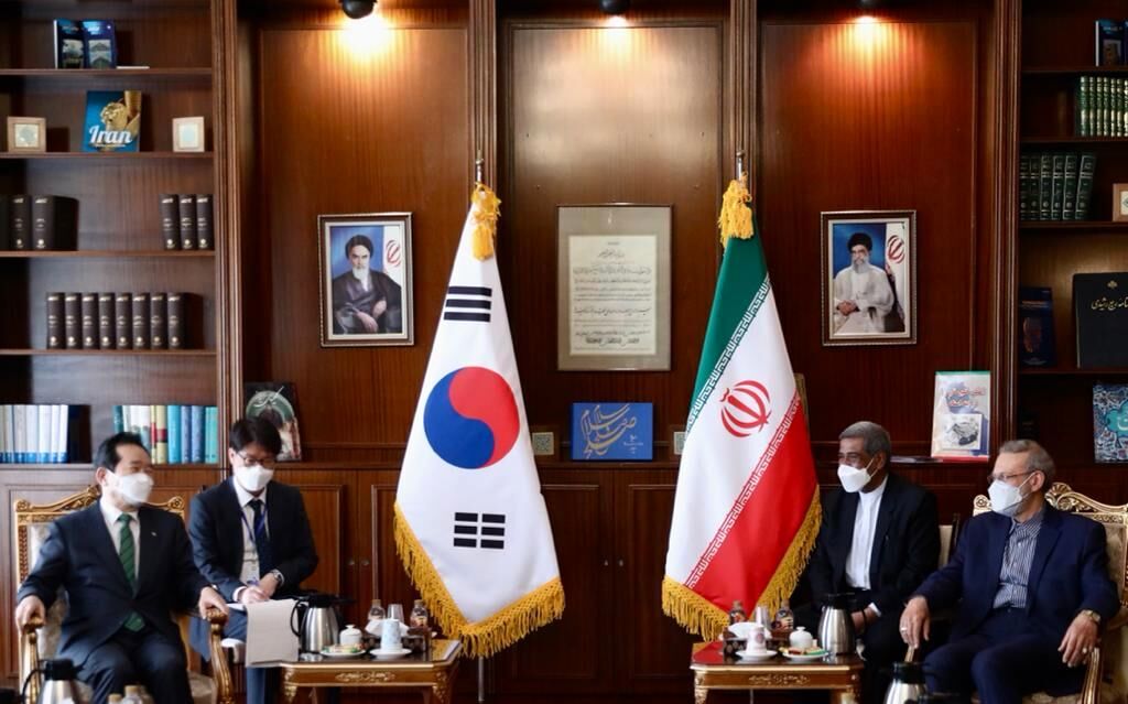تاکید لاریجانی بر آزادسازی هر چه سریعتر منابع ایران در کره جنوبی