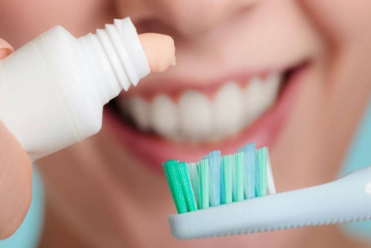 چند دقیقه بعد از غذا مسواک بزنیم؟