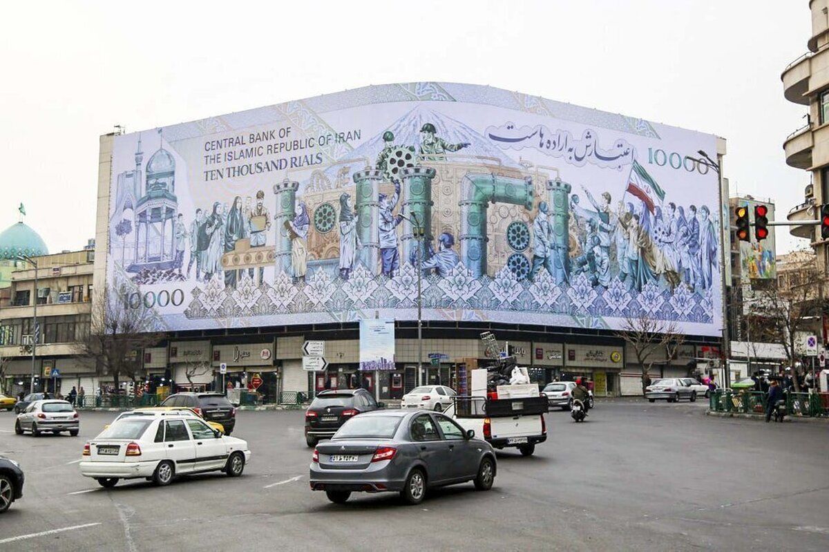 هشدار یک تحلیلگر اقتصادی درباره سرمایه‌گذاری و وضعیت کسب‌و‌کارها/ برای هفته و ماه بعد نمی‌توان برنامه‌ریزی کرد/ رشد اقتصادی در 1405 احتمالا منفی است