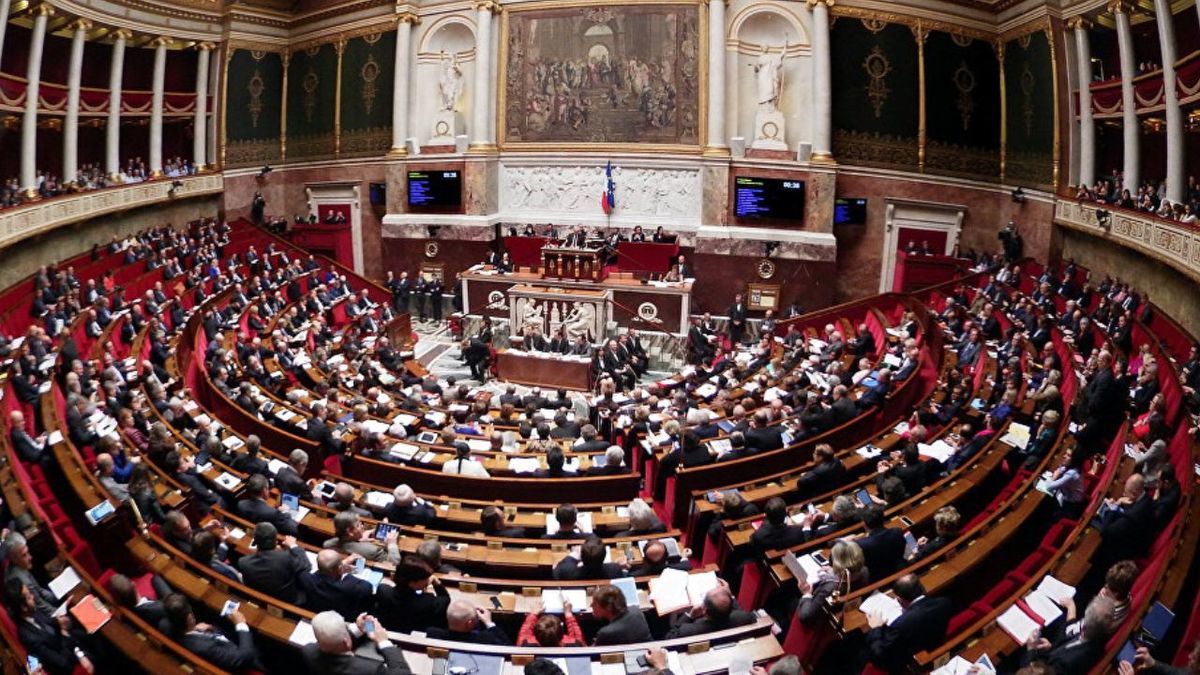 مجلس ملی فرانسه منحل می‌شود