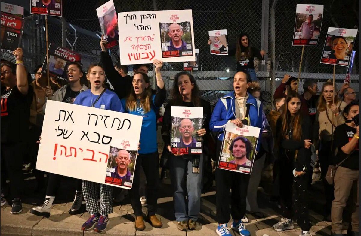 تجمع اعتراضی خانواده اسرای اسرائیلی مقابل وزارت جنگ این رژیم