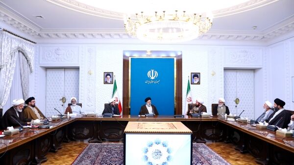 رئیسی: دولت با تکیه بر هوشیاری مردم به عنوان اصلی‌ترین پشتیبان خود، بر مشکلات فائق خواهد آمد