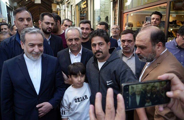 حضور عراقچی در بازار تبریز