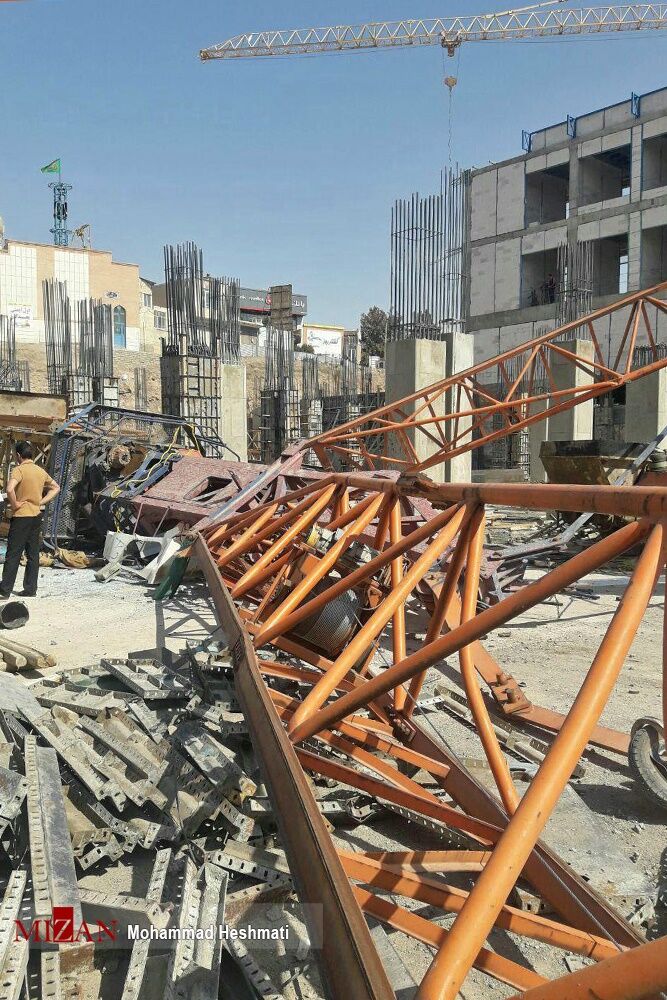 اولین تصاویر از سقوط وحشتناک جرثقیل در محوطه ساختمان چیتگر+فیلم