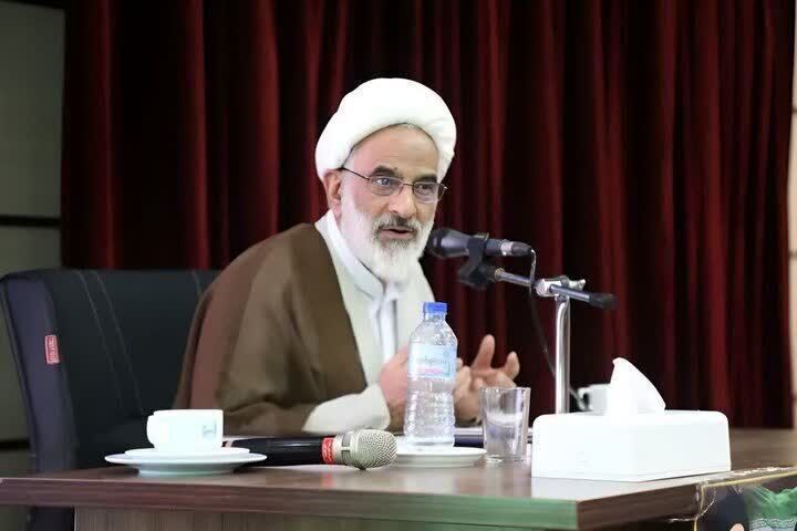 نماینده ولی فقیه در سپاه: هدف دشمن مسائل هسته ای و موشکی ایران نیست / عقب‌نشینی، دشمن را قوی‌تر می‌کند
