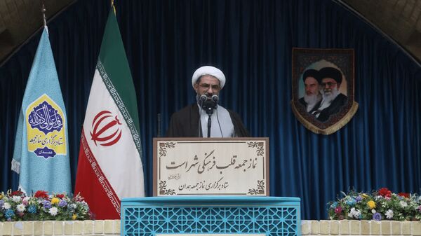 امام جمعه همدان: رضایت مردم را دنبال کنید نه رانت‌خواران/ چرا برخی کالاهای داخلی از مشابه خارجی گران‌تر است؟