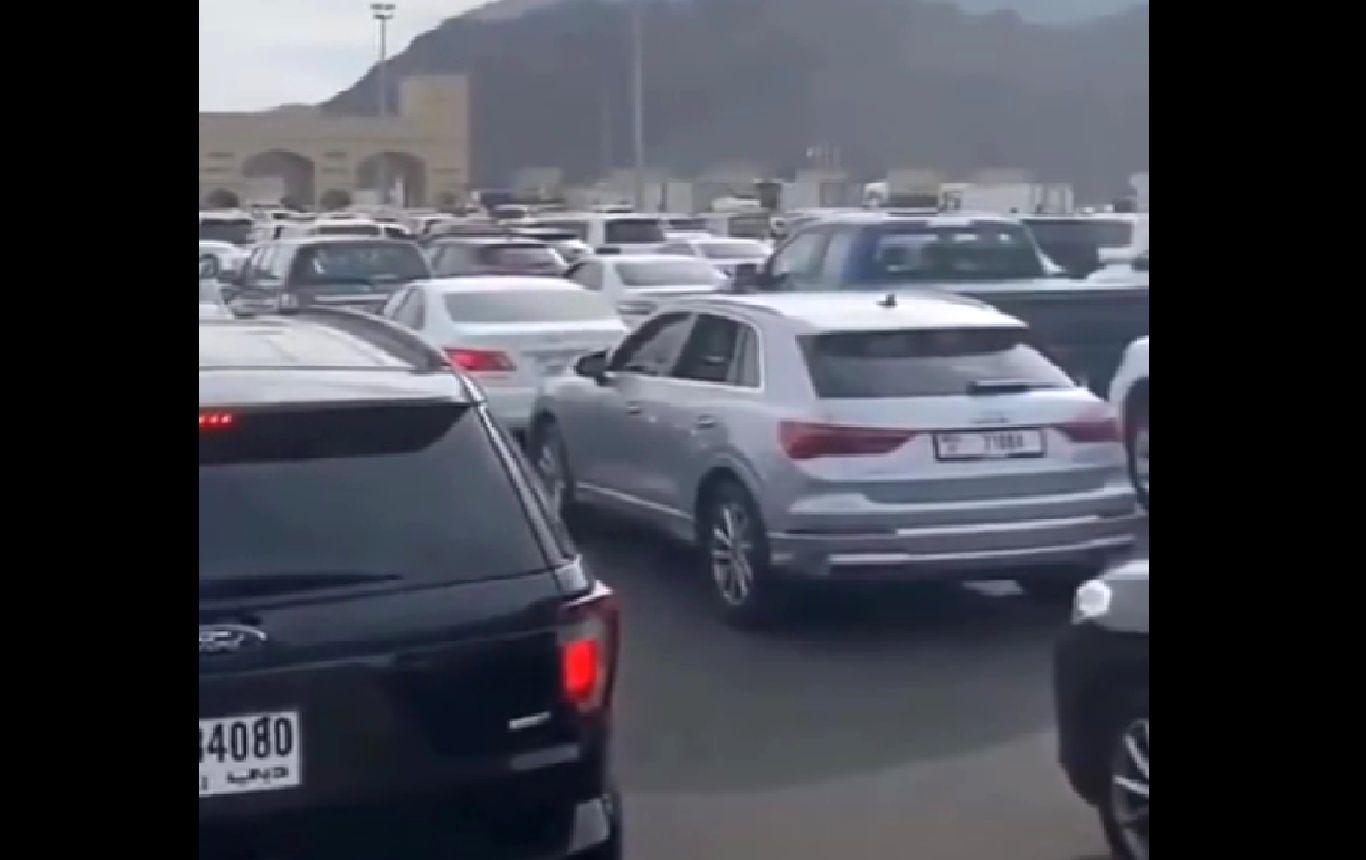 ترافیک فوق‌سنگین در مسیر خروج اماراتی‌ها به سمت عمان + فیلم