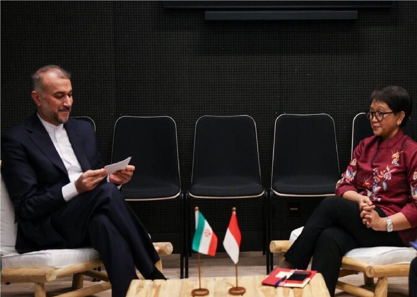 دیدار و گفتگوی وزرای خارجه ایران و اندونزی در ژنو