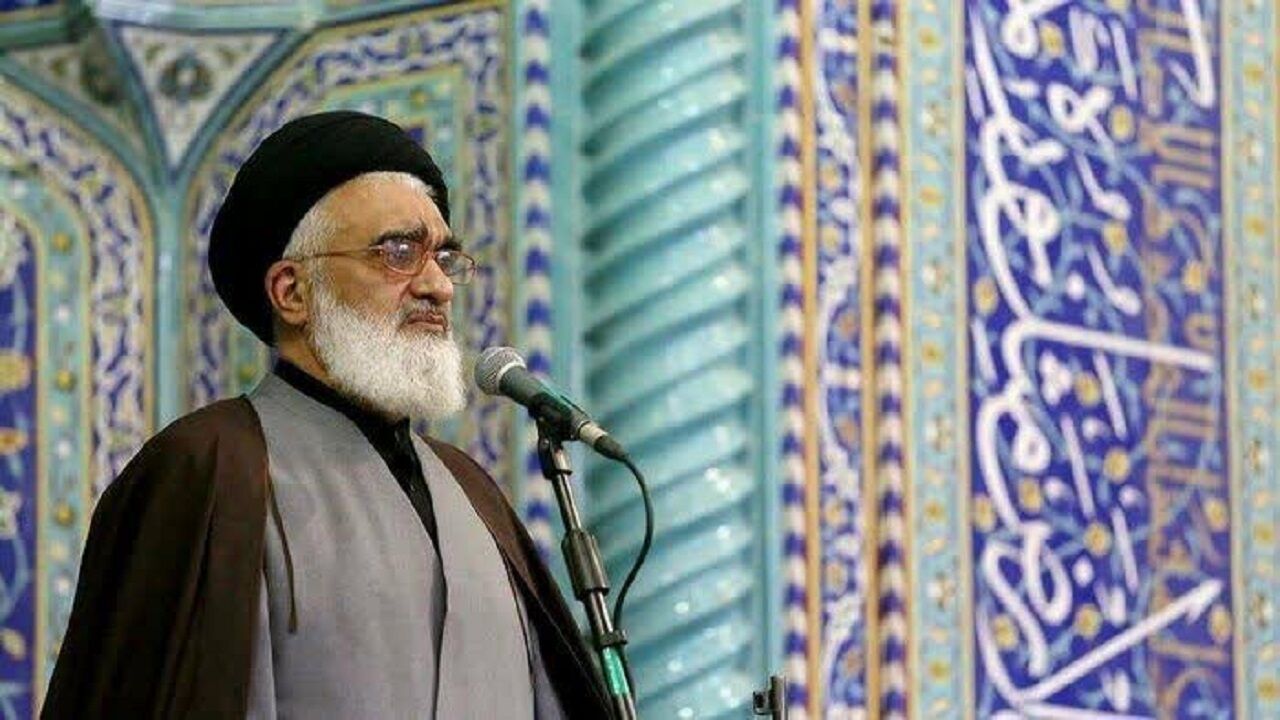 امام جمعه قم: بارش‌ های اخیر تأثیر اقامه نماز باران است/ حجاب و عفاف هدف اصلی هجمه‌ دشمن است/ نباید درباره معیشت مردم غفلت شود