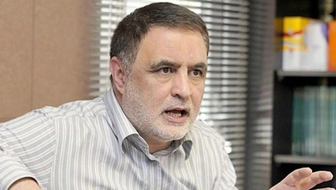 ناصر ایمانی: پزشکیان فی البداهه هر چه به ذهنش می رسد می گوید /سخنان رئیس جمهور ممکن است دشمنان را به اشتباه بیندازد