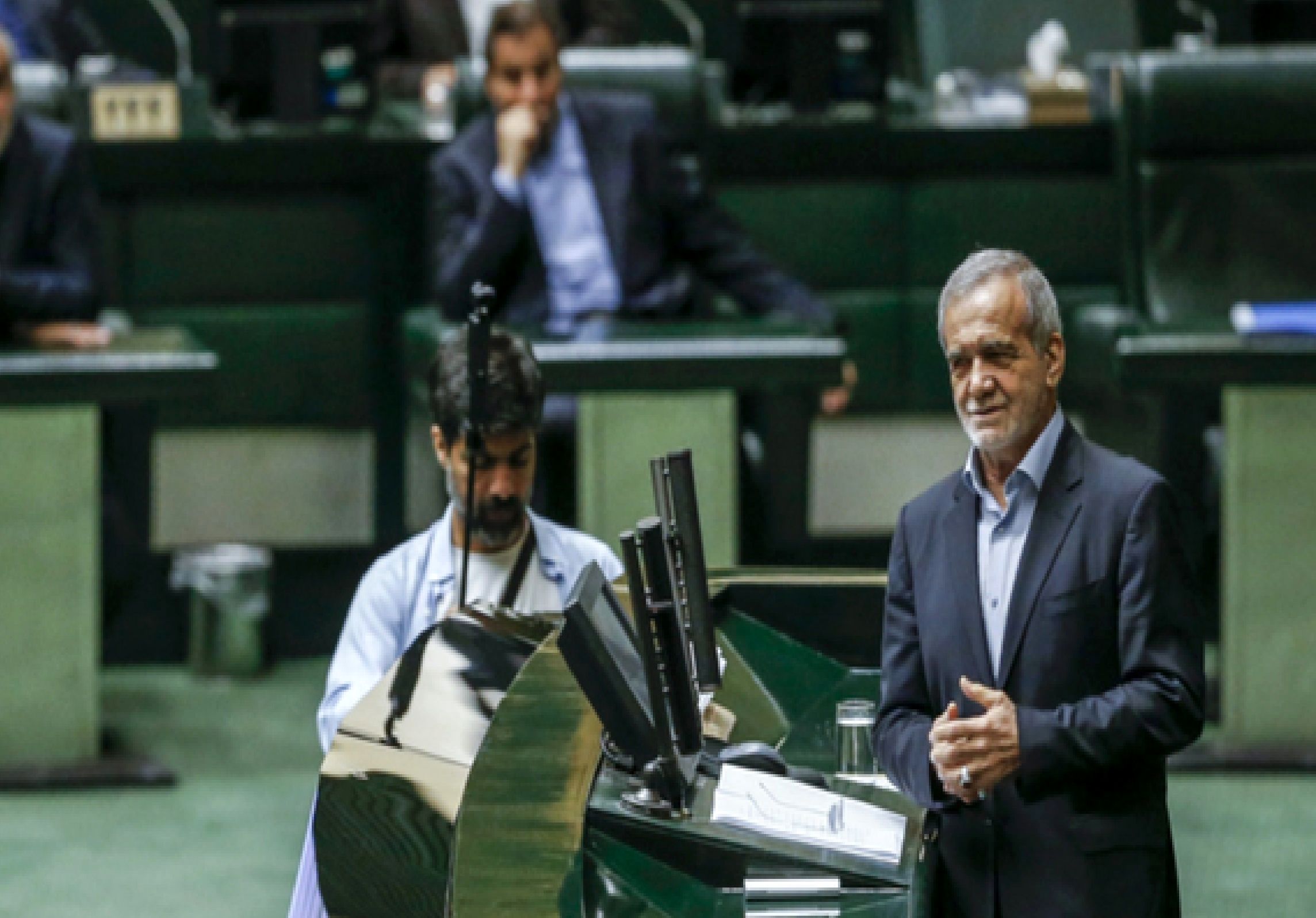 نامه 24 نماینده تهران خطاب به پزشکیان درباره مصاحبه با خبرنگار آمریکایی