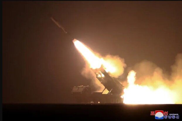 واکنش کره شمالی به مانور نظامی آمریکا و کره جنوبی/ 4 موشک شلیک شد 
