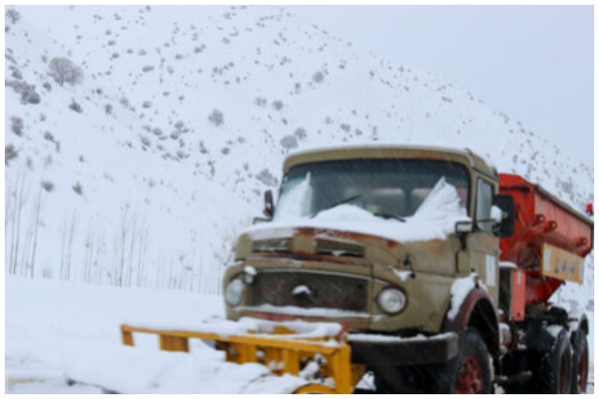 گرفتاری 80 خودرو در برف این استان/ امدادرسانی انجام شد