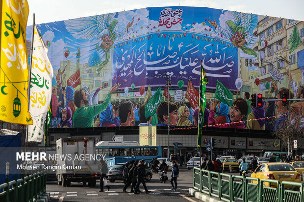 رونمایی از دیوارنگاره جدید میدان انقلاب+ عکس