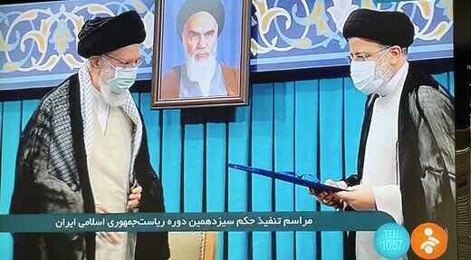 رئیسی: شرط ادب این بود که دست مبارک رهبر انقلاب را می بوسیدم