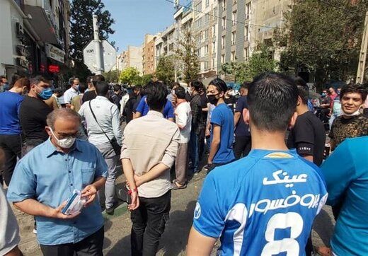 تجمع هواداران استقلال مقابل ساختمان قوه قضاییه/عکس