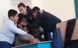 انتشار فیلم قدیمی کتک خوردن یک معلم در کلاس/ ماجرا چه بود؟