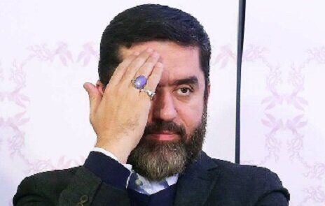 حمله شدید مشاور قالیباف به علی کریمی/ نمیفهمد که آب دریا با حرف او نجس نمی‌شود