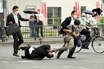 اولین تصاویر از لحظه دستگیری ضارب شینزو آبه