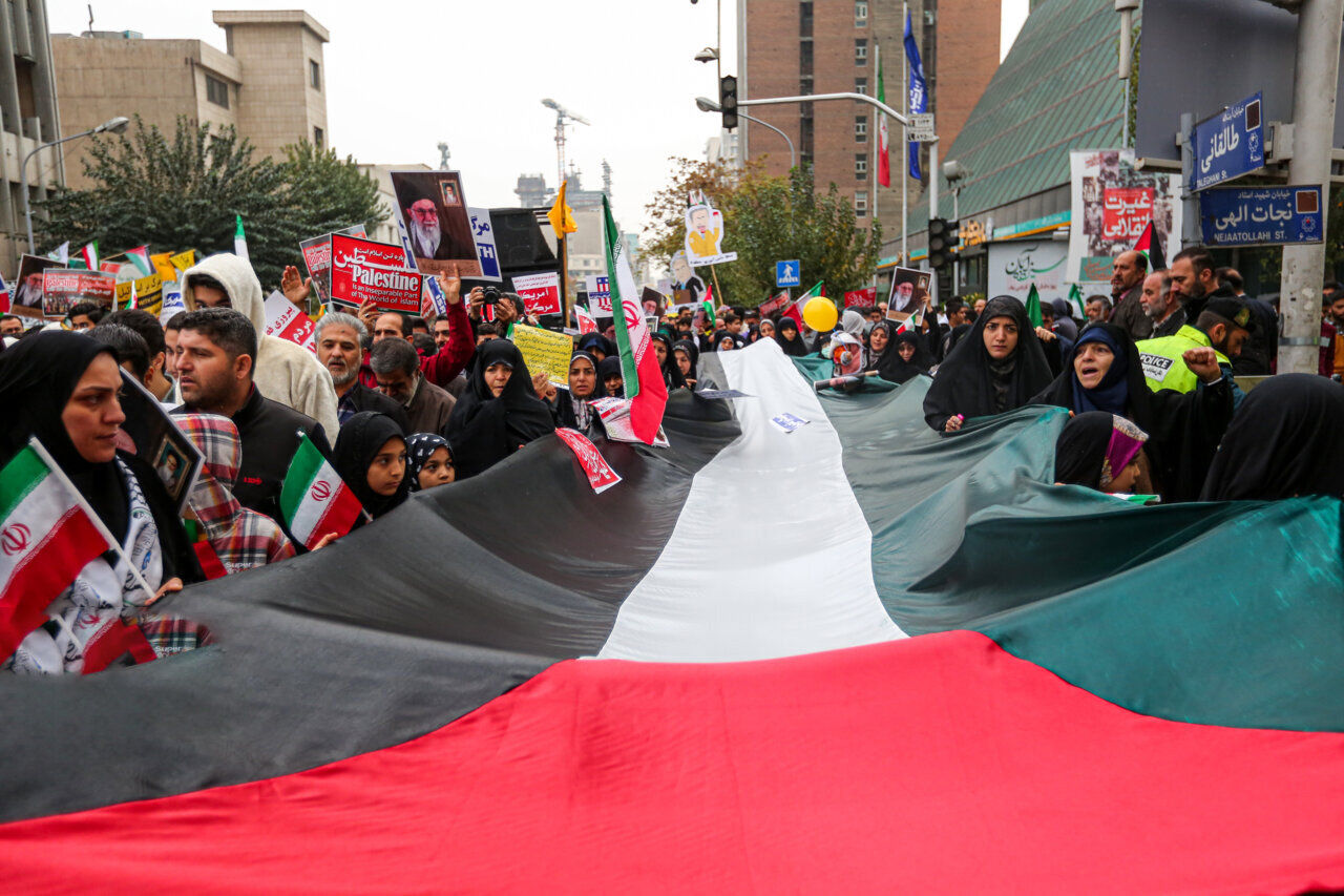 گزارش رسانه اسرائیلی درباره راهپیمایی ۱۳ آبان در تهران 