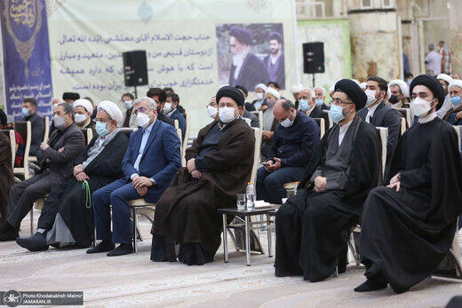 تصویری از سیدحسن خمینی در کنار برادر و پسرش