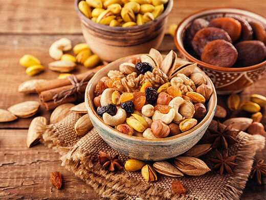 توصیه تغذیه‌ای به بیماران قلبی و فشارخون در شب یلدا/کالری آجیل ها چقدر است؟