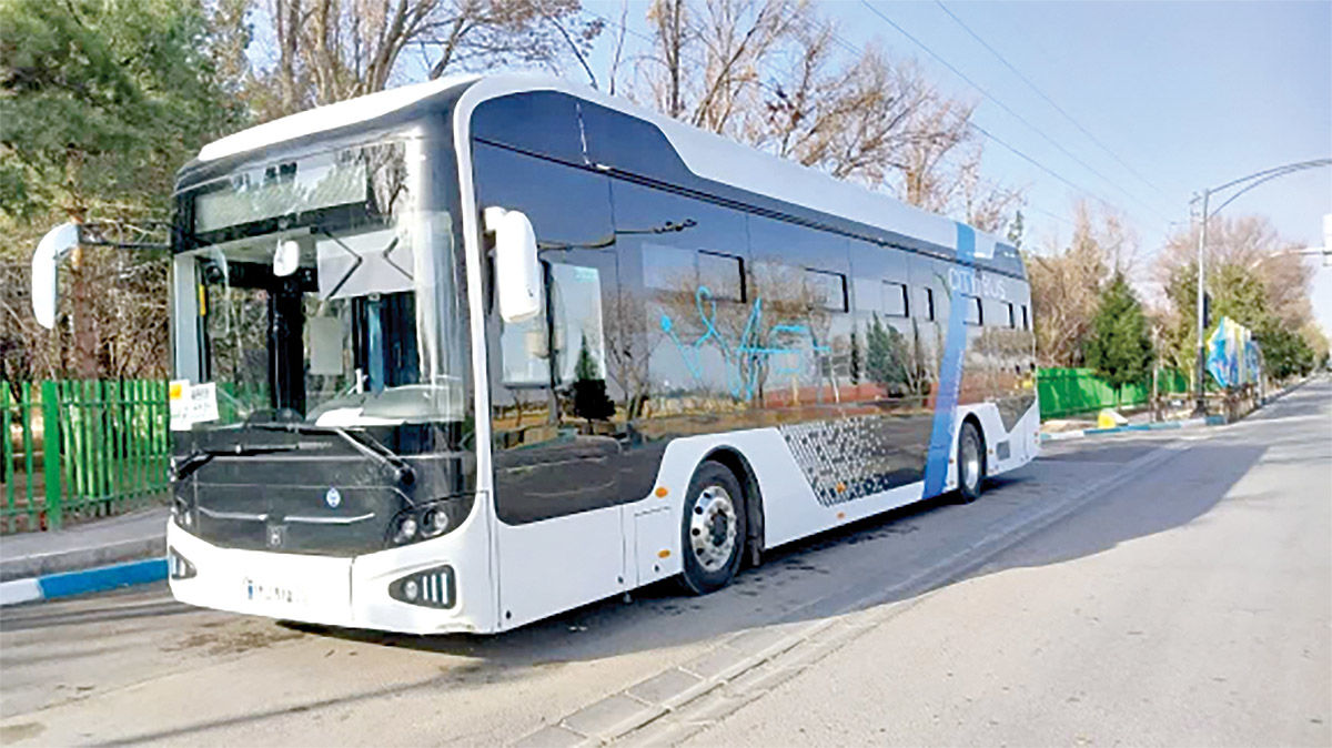  اتوبوس برقی در راه اصفهان
