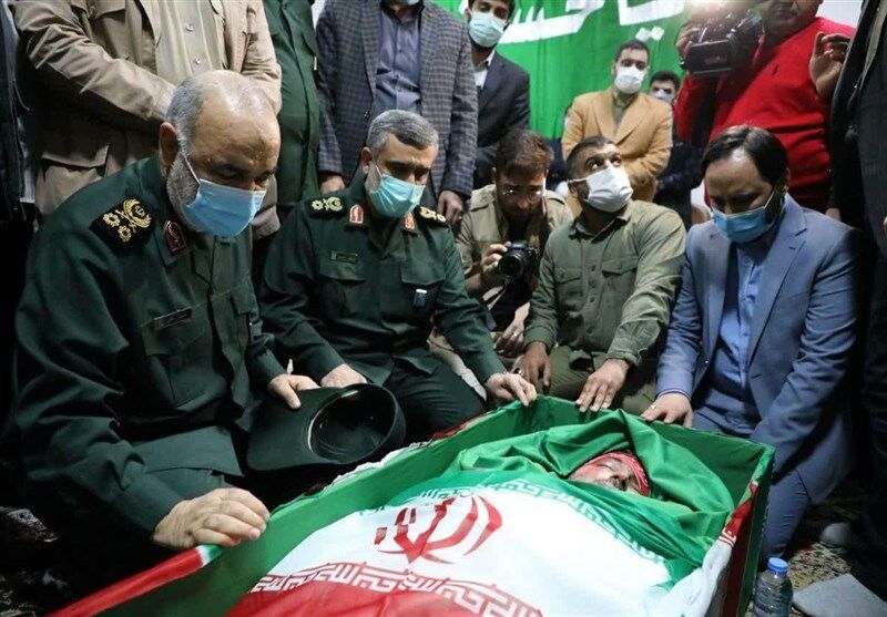 حضور فرماندهان سپاه بر پیکرهای شهدای اخیر مدافع حرم