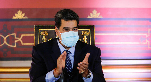 مادورو برای تزریق واکسن روسی کرونا اعلام آمادگی کرد