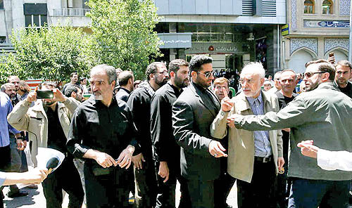 قهرمان ملی یا خائن به وطن؟