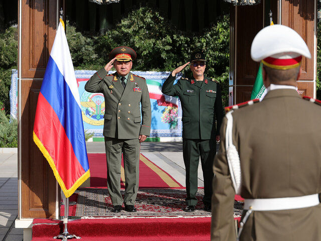 رایزنی سرلشکر باقری و وزیر دفاع روسیه در تهران