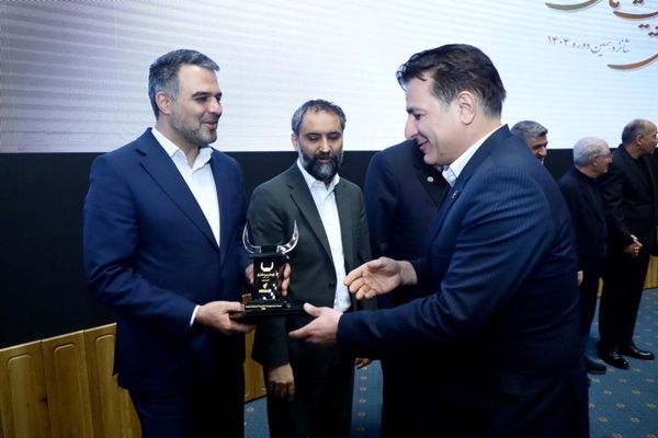 جایزه ملی مدیریت مالی ایران به بانک رفاه کارگران تعلق گرفت
