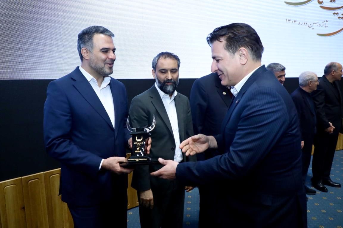 جایزه ملی مدیریت مالی ایران به بانک رفاه کارگران تعلق گرفت
