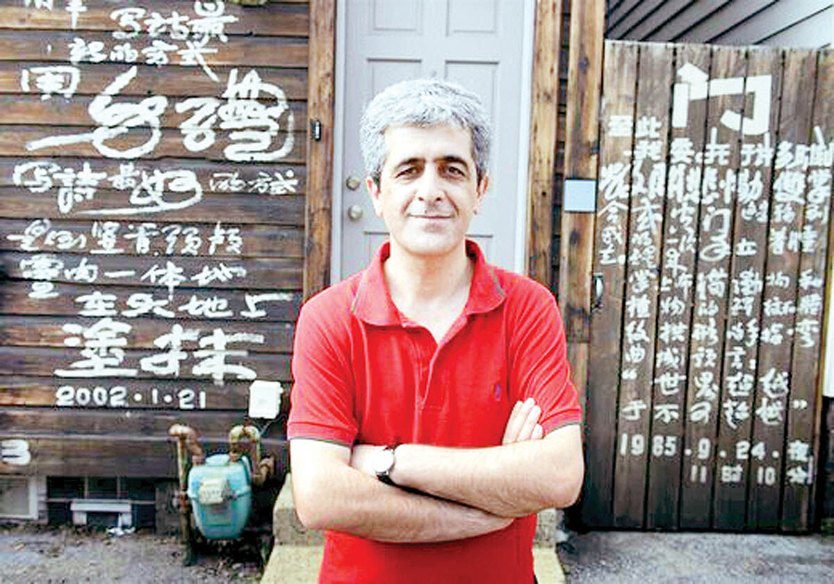 خاکسپاری نویسنده معروف ایرانی در آمریکا