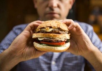 از 40 سالگی به بعد، به این مواد غذایی اصلا لب نزنید!