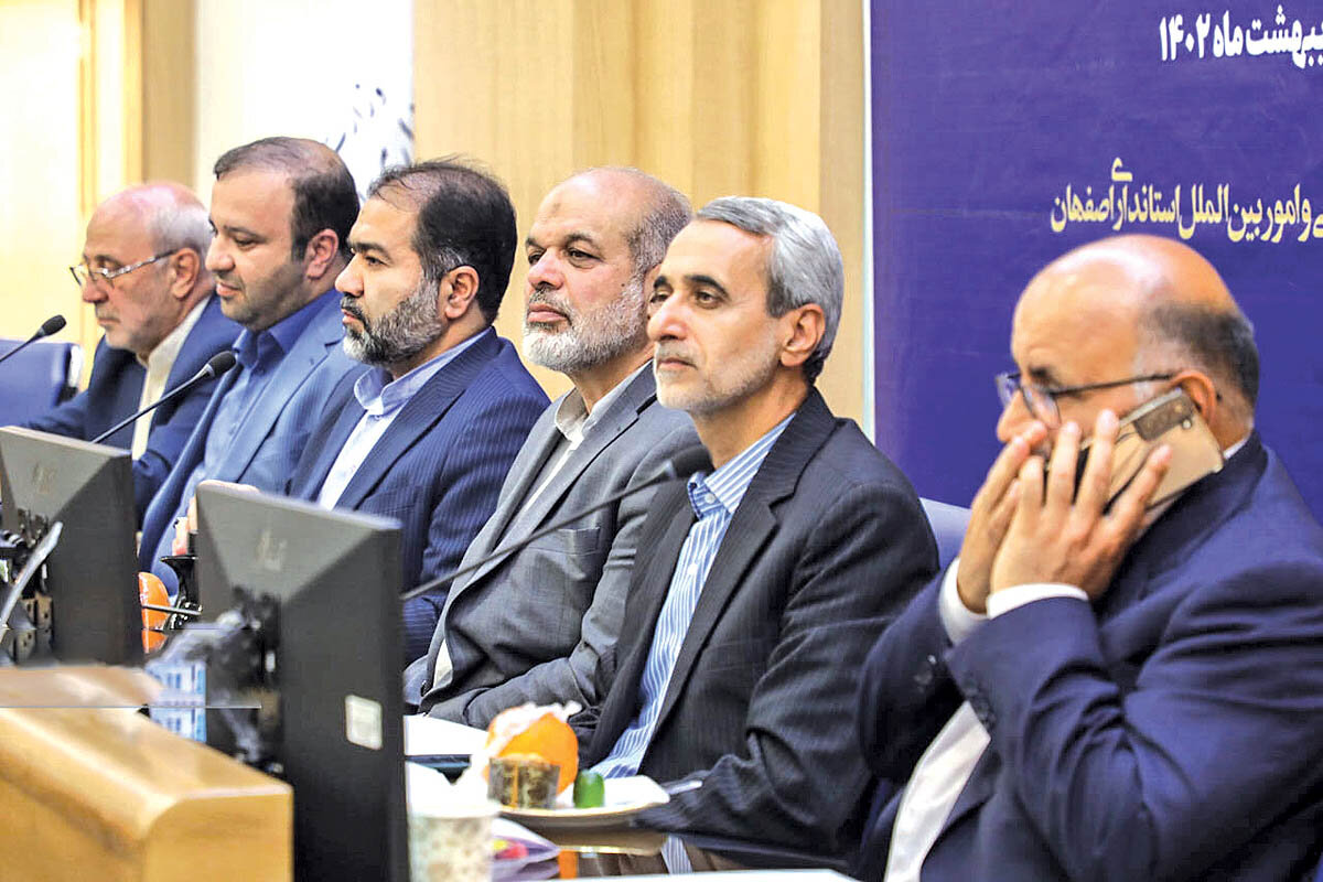 وزیر کشور در  شورای اداری استان  