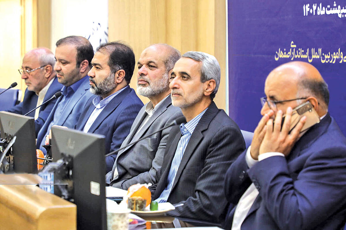 وزیر کشور در  شورای اداری استان  