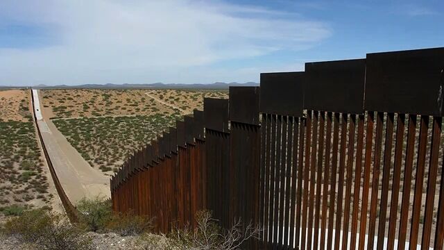 آمریکا ساخت دیوار مکزیک با بودجه نظامی را متوقف کرد
