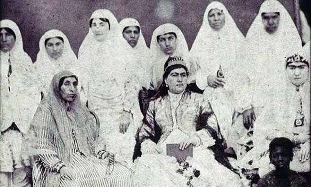 عکسی از سنگ قبر دختر ناصرالدینشاه در بهشت زهرای تهران