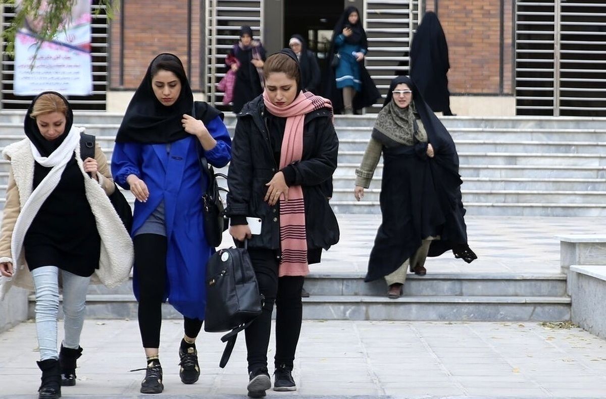 انتقاد این روزنامه از منتقدان لایحه حجاب/ فمنیست و ضد خانواده‌اید
