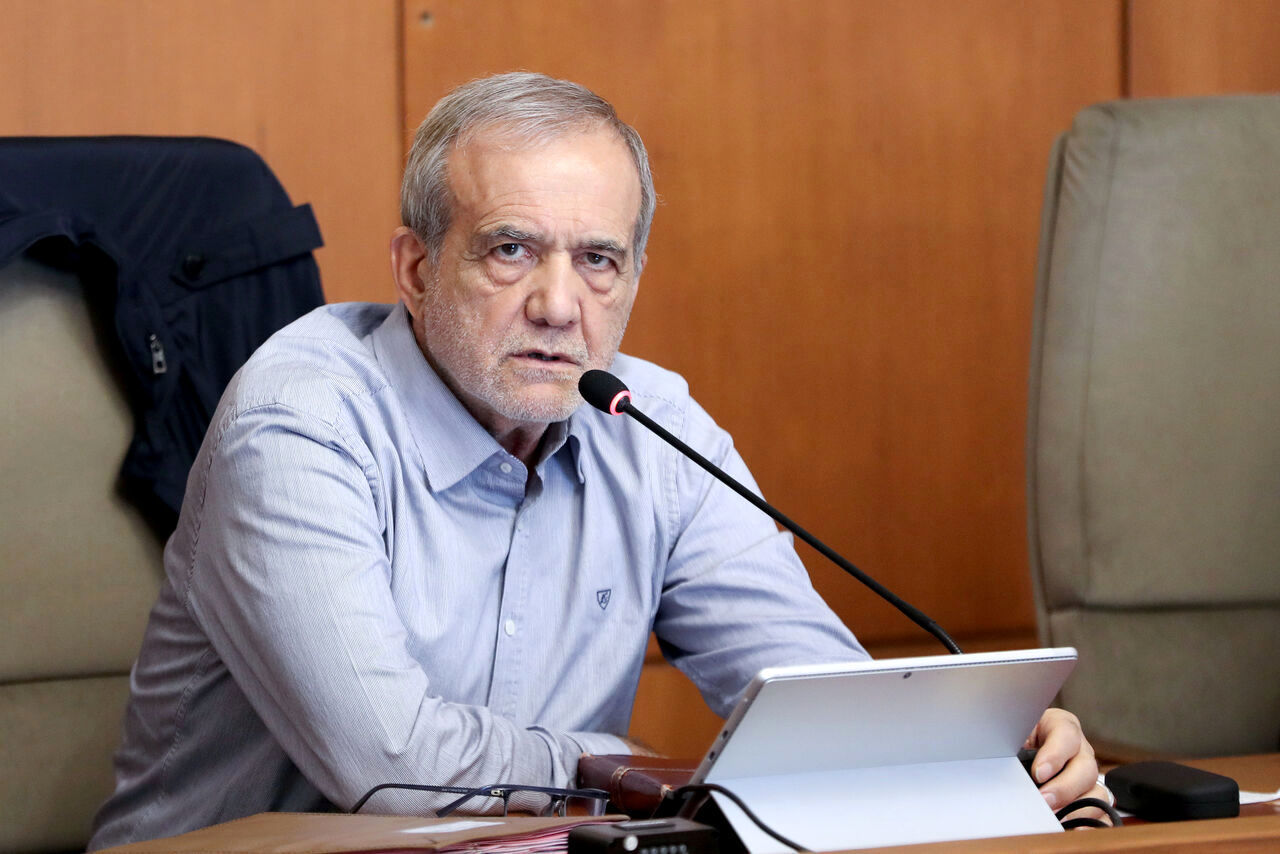 پزشکیان: باید دنبال حرف درست باشیم و با مردم شفاف و صادق باشیم