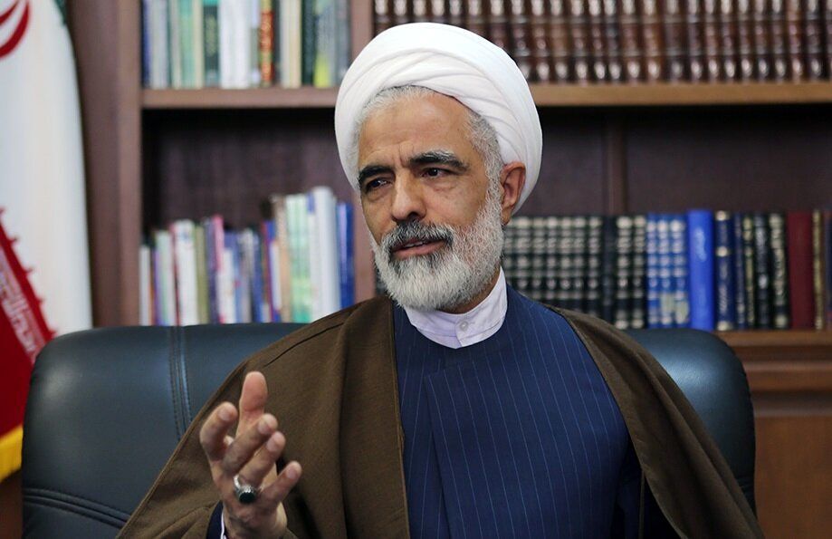 واکنش مجید انصاری به ادعای باز شدن چشم آیت الله مصباح هنگام غسل دادن