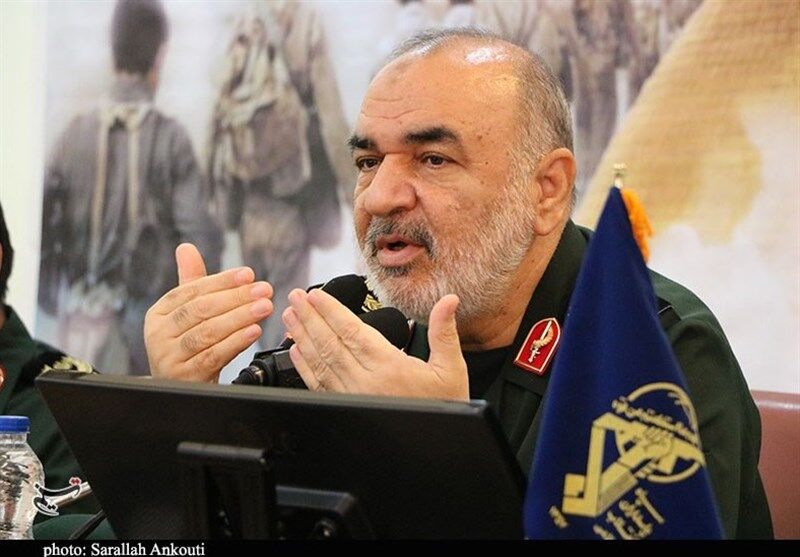 سردار سلامی: دشمن هرگز راهی برای سعادت به ما نشان نخواهد داد