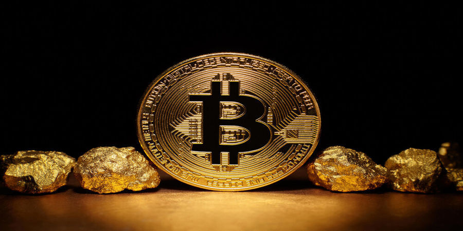 اتفاق خوب برای بیت کوین در روز عقب نشینی قیمت طلا